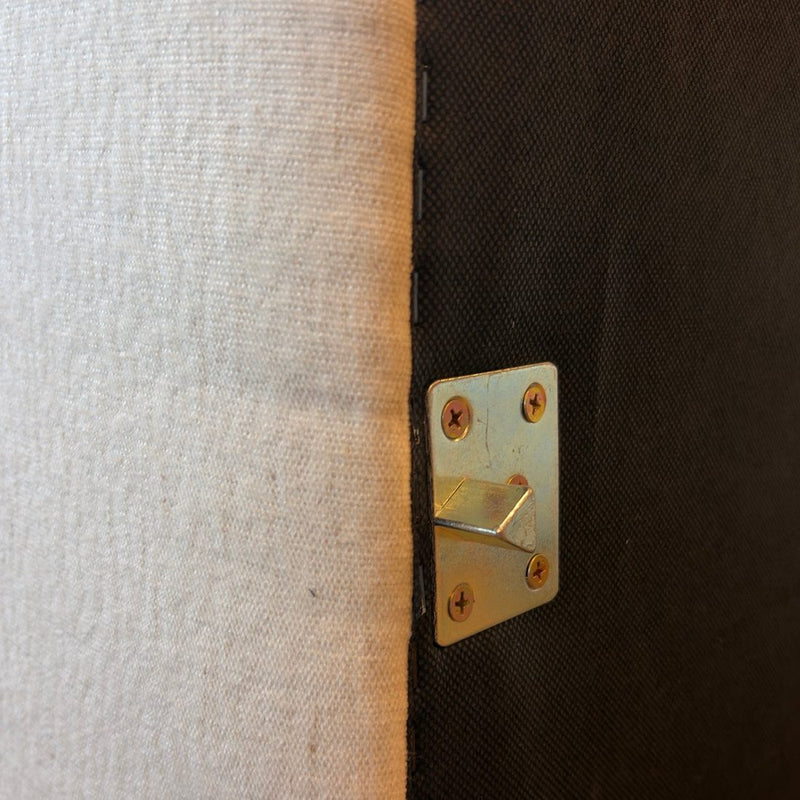 Metal clip plate on the base of an Aspen Cloud Petite module