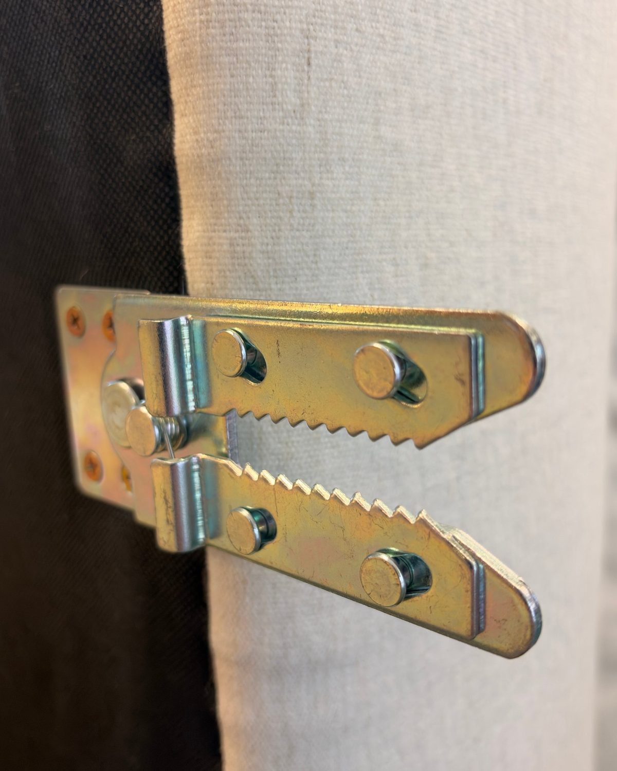Alligator clip on the underside of an Aspen Cloud Petite module, used to lock sections together